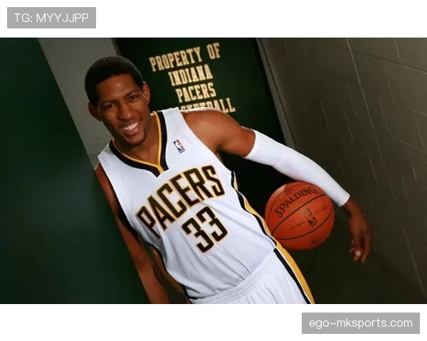 丹尼·格兰杰无球跑动提升进攻空间显著拉开防守阵型